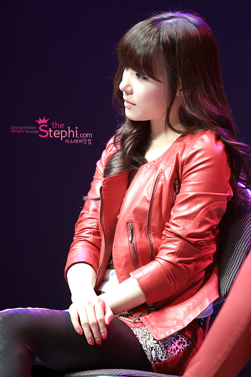 [CAP] 2011.11.07 Tiffany en el Showcase de "Fame"  Img_2468