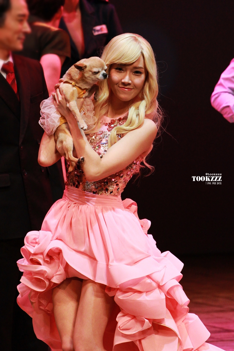 [OTHER][01-03-2013]Hình ảnh mới nhất từ vở nhạc kịch "Legally Blond" của Jessica   Img_1882