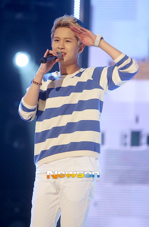 [NEWS] 130417 ZE:A Five @ Show Champion  524753_588340887857513_657462160_n