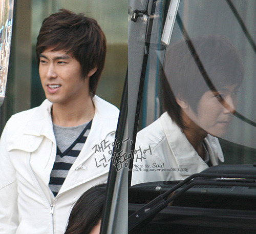 090328 Stalker Pictures : TVXQ F9ba0ca14cd991befb69446228ac18ce