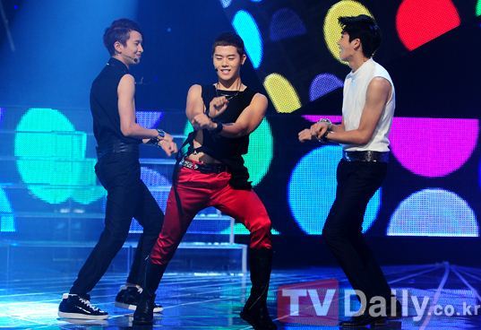 [OTHER] 120830 ZE:A COMEBACK STAGE @ SBS Ecbaa1ecb298