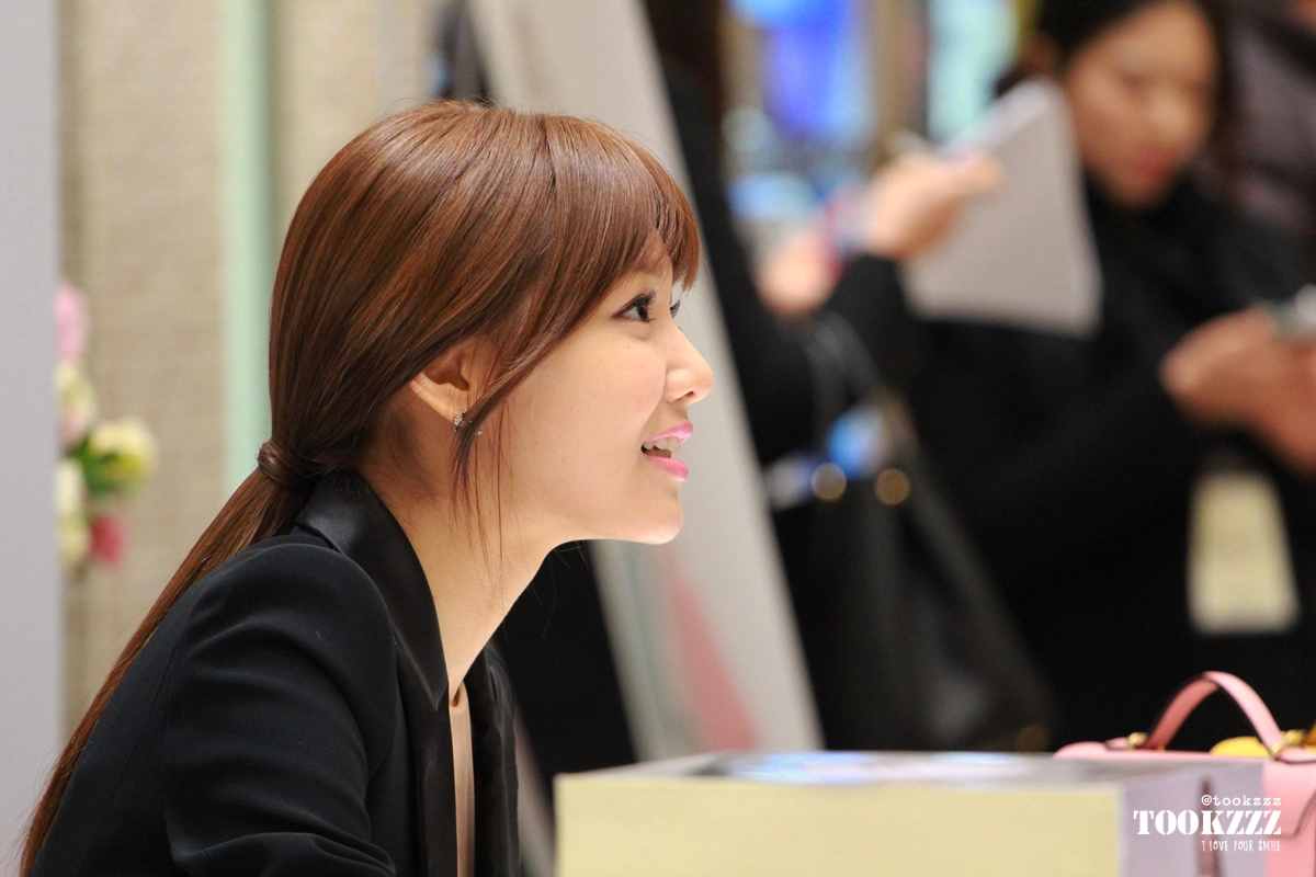 [PIC][20-02-2013]SooYoung xuất hiện tại buổi fansign cho thương hiệu "Double M" vào chiều nay - Page 3 Img_1446