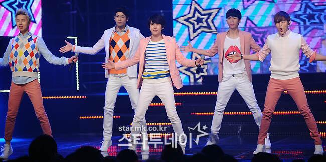 [PERF] 130418 ZE:A Five @ M!Countdown  &  Special MC 548904_574911769194518_817552898_n