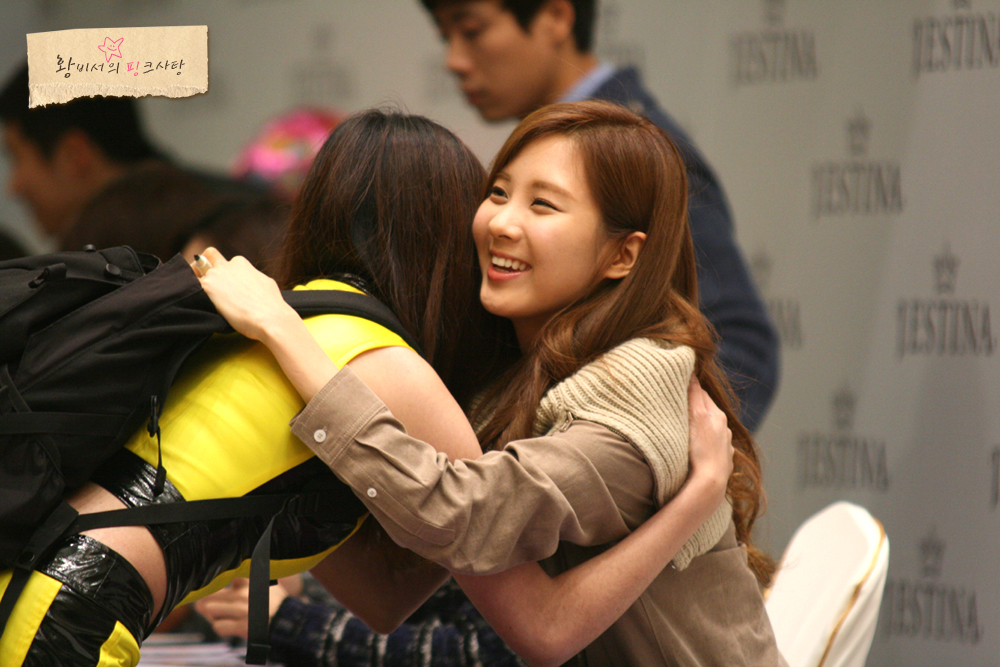 [CAP] 2011.12.04  SNSD en el Fansigning Event de J.Estina 07tp1