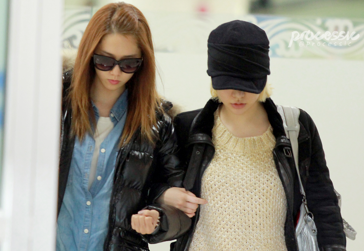 [PIC][18-02-2013]SNSD trở về Hàn Quốc vào chiều nay Img_9685