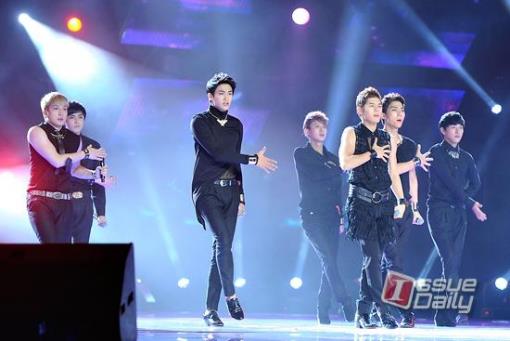 [PERF] 120920 ZE:A in the Asian Wave 'in China 404698_484939581527017_309719767_n