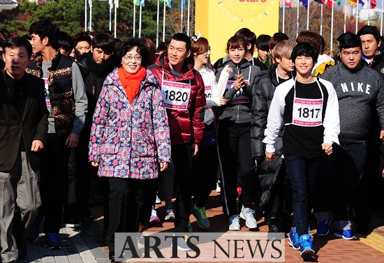 [OTHER] 121117 ZE:A @A Walk With the Stars(Korea Tourism Organization) 550096_501496479869381_983087734_n