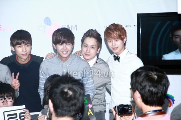 [OTHER] 121124 ZEA @MOA in Vietnam 2012 - Fansign 31586_505177752834587_168058162_n