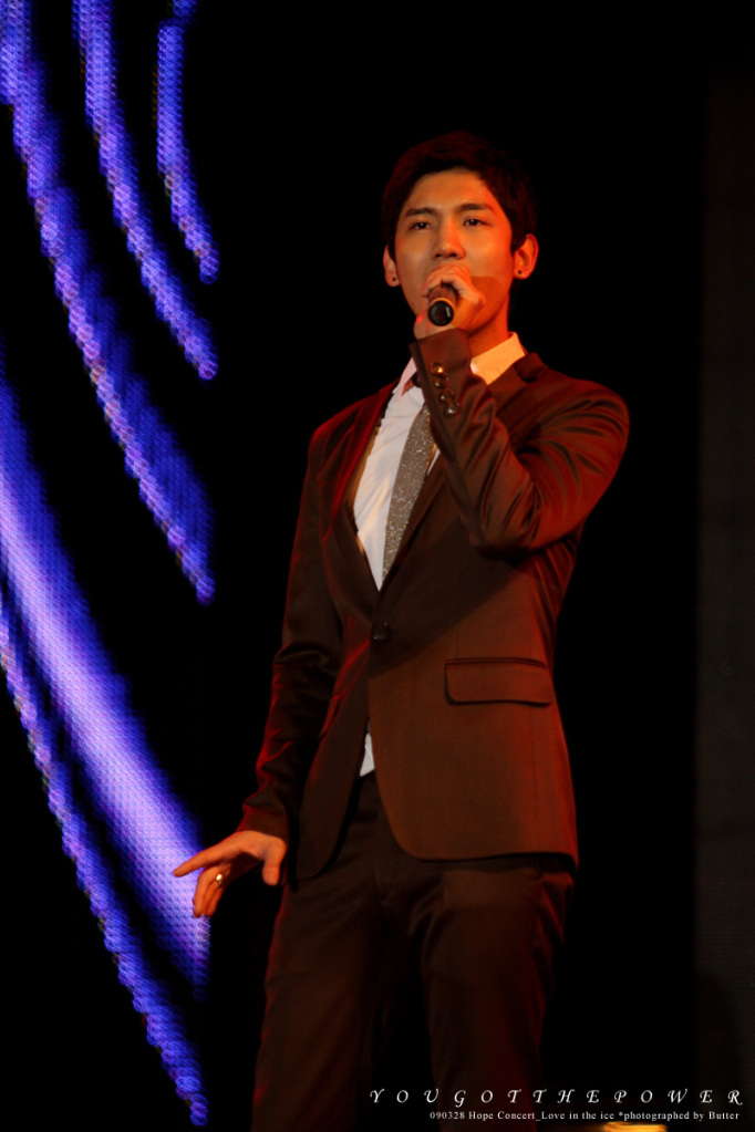 [Pics] Changmin @ Dream Concert Part 2 090328e58589e5b79ee5b88ce69c9be93