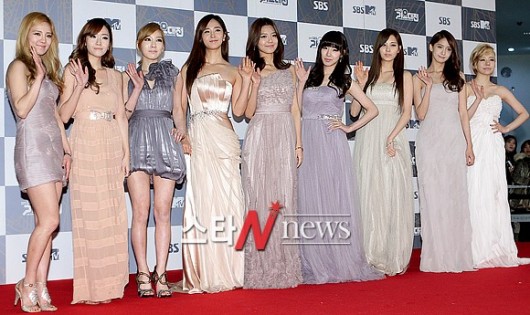 [CAPS] 2011.12.29  SNSD en la alfombra roja de los "SBS Gayo Daejun" Rx005