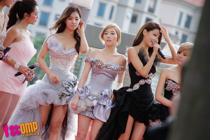 [CAP] 2011.11.29   SNSD en la alfombra roja de los "Mnet Asian Music Award 2011" 111129_mama_stomp_08