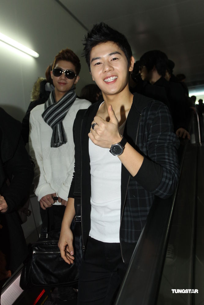 [OTHER] 120106 ZE:A in  Airport Tumblr_lxgku0zmu91qgigrl2