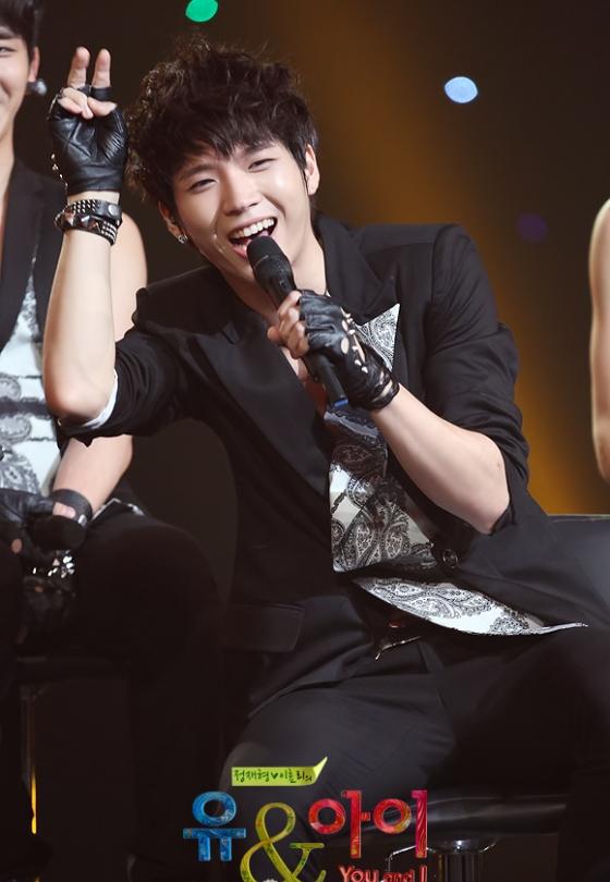 [PICS][06.07.12] WooHyun @You & I Official  Zgwh7