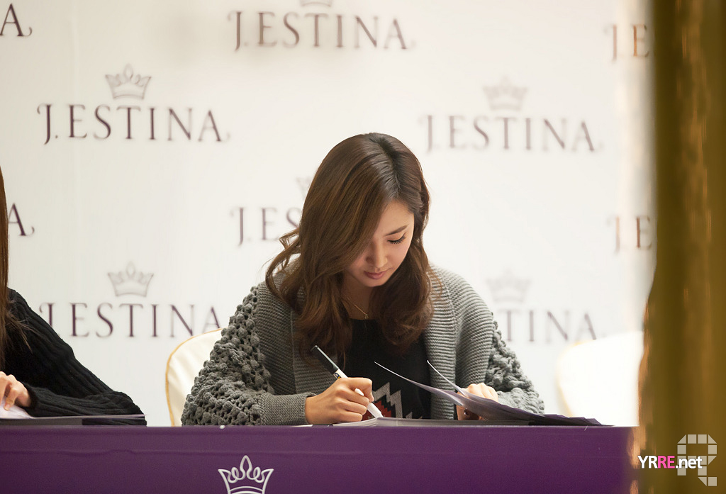 [CAP]  2011.12.04 Yuri en el Fansinging Event de J.Estina  111204_jestina_yrre_02