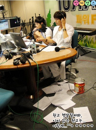 [RADIO] 110708 ZE:A @ Young Street Tumblr_lodttdhnpf1qebqc0o1_400