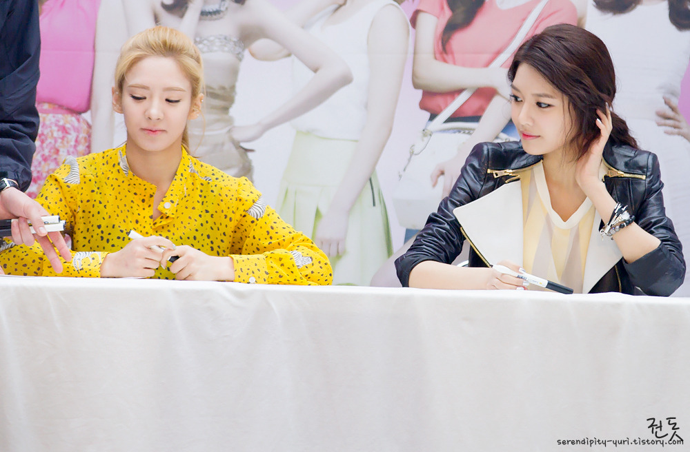 [CAPS] 29.03.12 SNSD en la Ceremonia de Apertura del Lotte Department Store + Fansign Img_3955