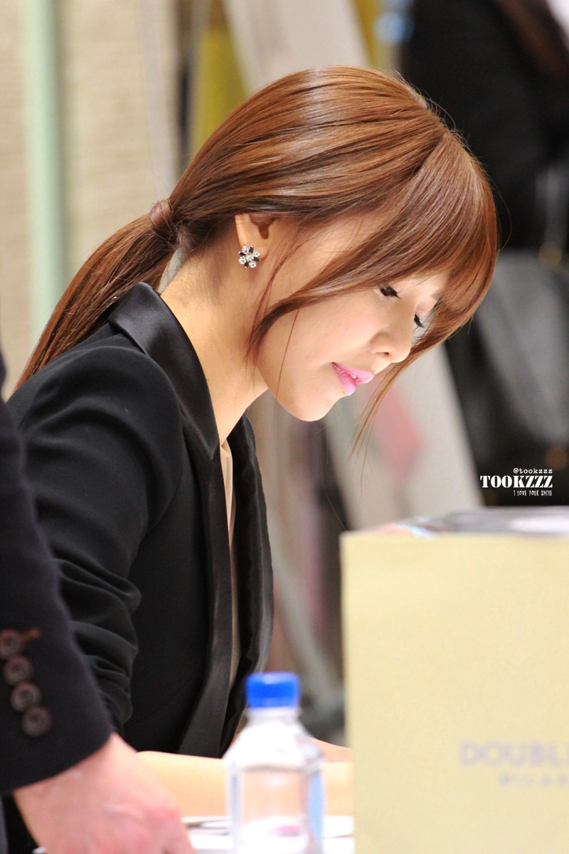 [PIC][20-02-2013]SooYoung xuất hiện tại buổi fansign cho thương hiệu "Double M" vào chiều nay - Page 3 Img_1321