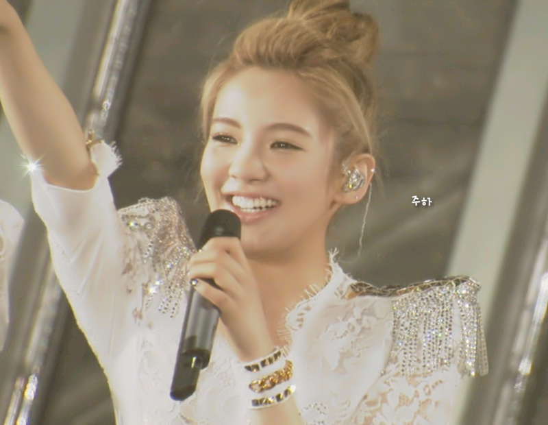 [SNSD] Caps' Hyoyeon NHK Music Japan;ม๊าสวยมาก 1307592419_hy8