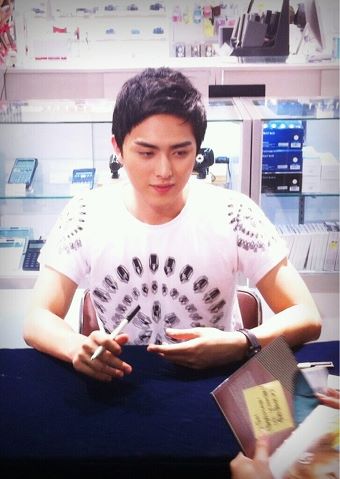 [OTHER]120803 Jiangnan Fan signing event Tumblr_m86g91uclc1rq2cxso5_400