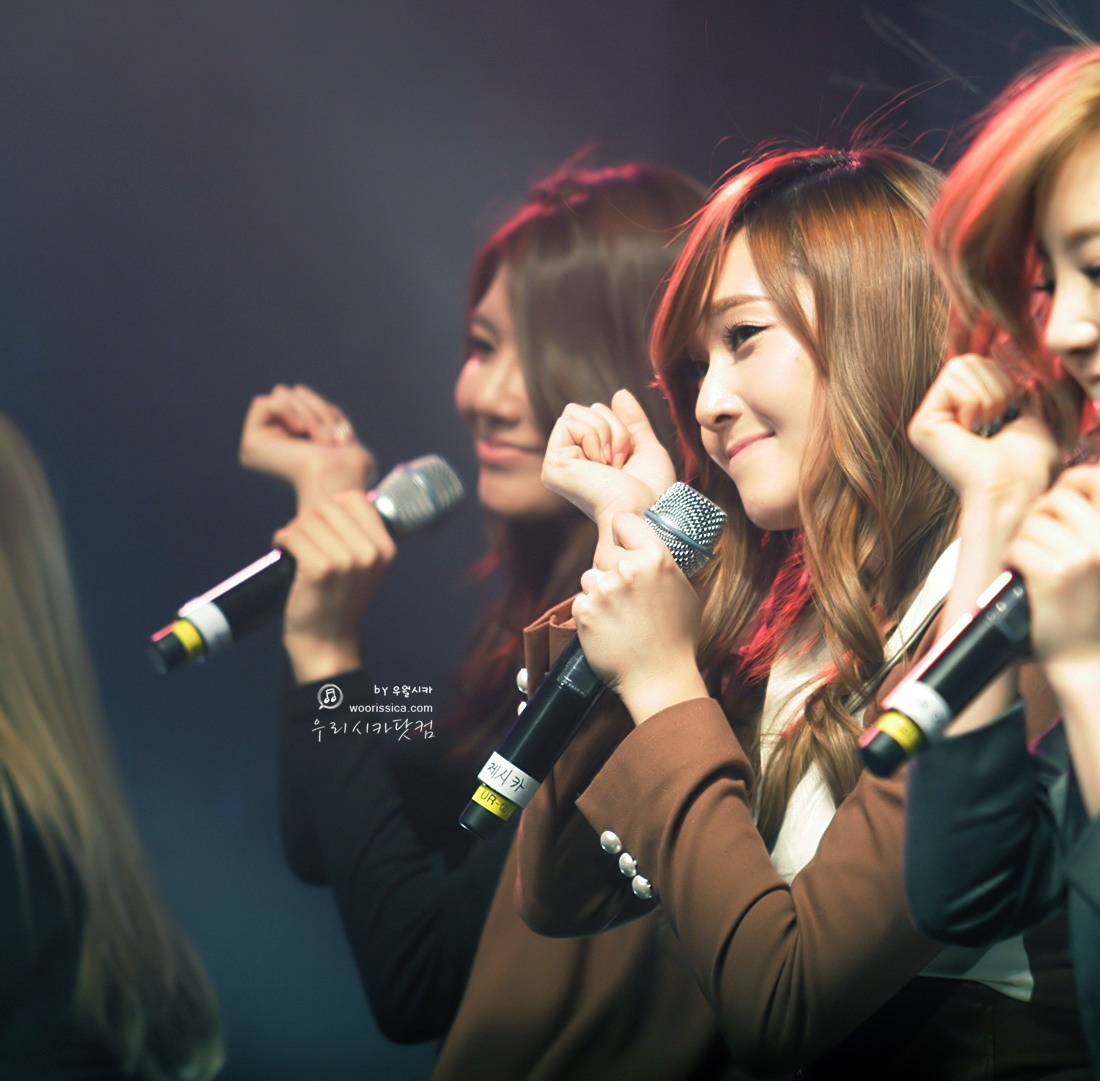  [CAPS] 2011.11.17  Jessica en el "Woongjin Coway Special Concert" Img_0206