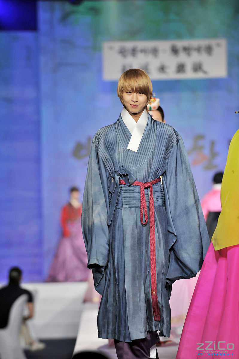  [OTHER] 110816 Hanbok Fashion Show Main All [31P] Kyk_8671_