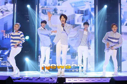 [NEWS] 130417 ZE:A Five @ Show Champion  555864_588340924524176_835866555_n