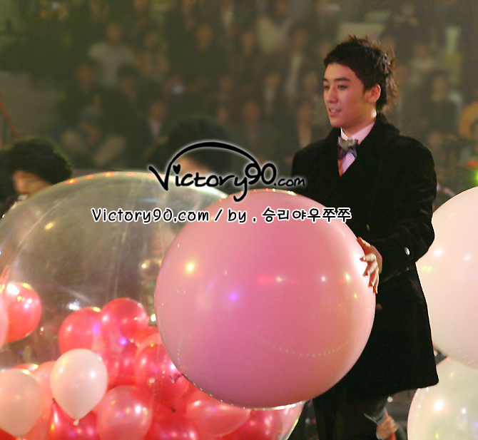 [Photos] SeungRi 20081115sr16