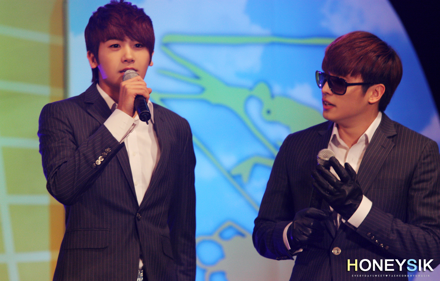 [OTHER] 111019 Hyungsik& Taehun Opening the festival Ebb3b4eca095ec82aceca784_249