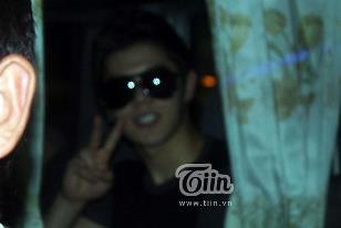 [OTHER] 121124 ZEA @MOA in Vietnam - Leaving after the performance 61665_505175896168106_771475856_n