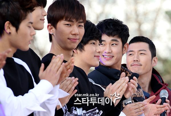 [OTHER] 121117 ZE:A @A Walk With the Stars(Korea Tourism Organization) 374417_501507633201599_1722423039_n