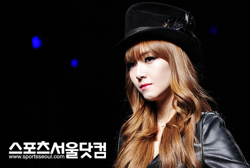 [SNSD] Pics & Fancam เจสสิก้าเดินแบบ Seoul Fashion Week  6l021