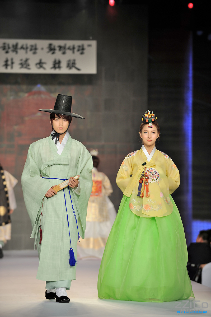  [OTHER] 110816 Hanbok Fashion Show Main All [31P] Kyk_8599_