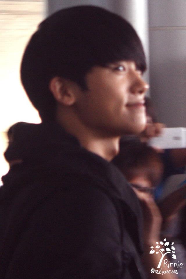 [OTHER] 121123 ZE: A @Tan Son Nhat airport & Hotel(Vietnam) 604108_504284336257262_930454063_n