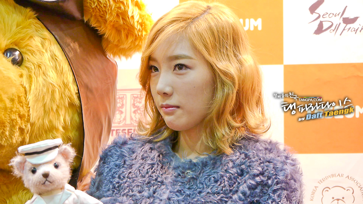 [CAPS] 2011.12.28 Taeyeon en "The 4th Seoul Doll Fair 2011" 111228_taeyeon14