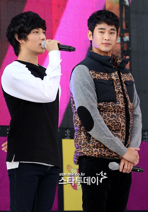 [OTHER] 121117 ZE:A @A Walk With the Stars(Korea Tourism Organization) 602458_501498353202527_1972186664_n