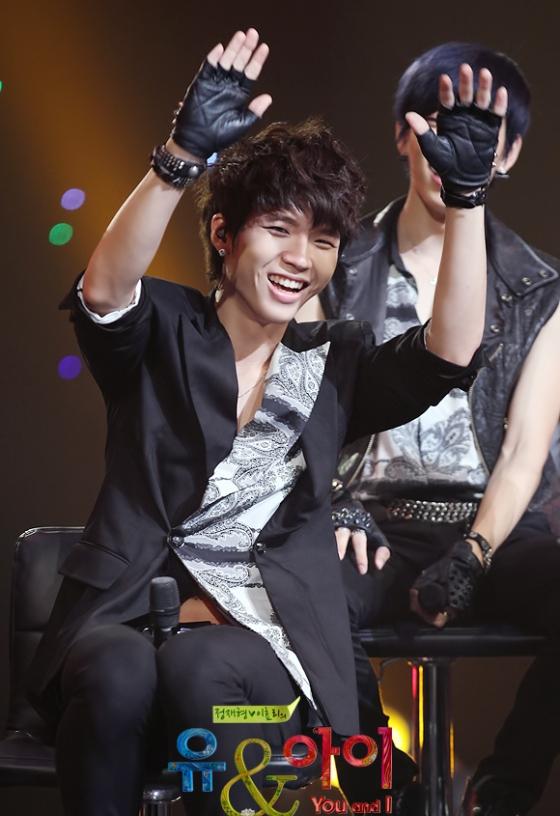 [PICS][06.07.12] WooHyun @You & I Official  Lmwh5