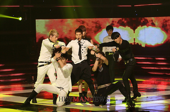 [PERF] 120913 ZE:A MCountdown Tumblr_maasvf7tox1qfmaf5o1_1280