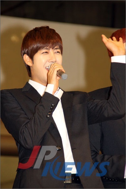 [EVENT] 110901 Japan Press Conference 23059323