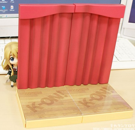 Preview : Nendoroid Yui & Mugi Live Stage Set จาก K-ON! Nendo-yui-mugi-live-08-450x432