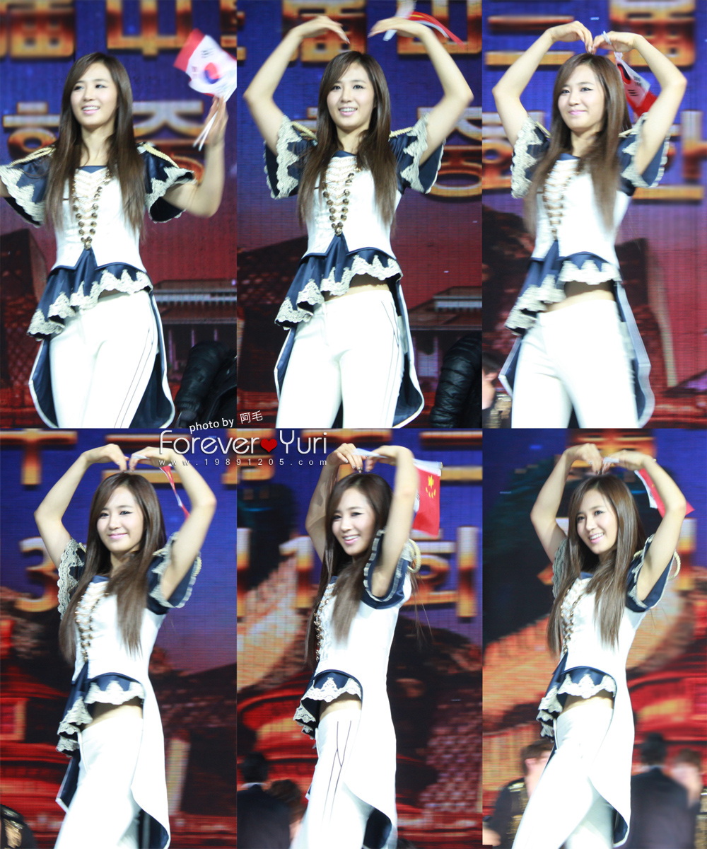 [CAP] 2011.11.09   Yuri en el  "Korea-China Song Festival parte 1" 111108yuri41by