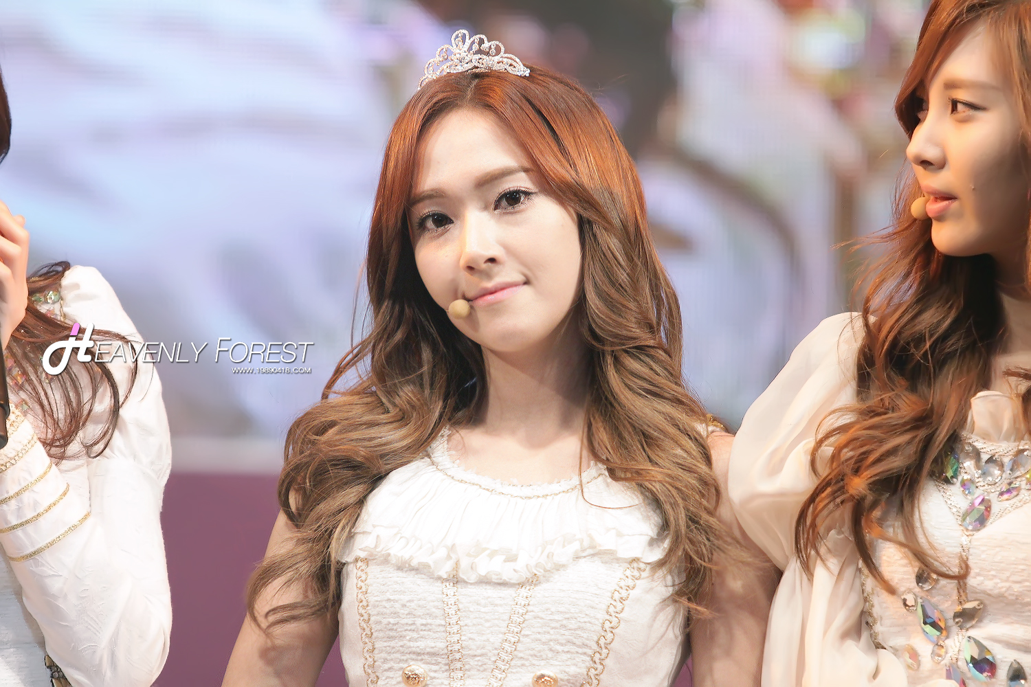 [CAPS]  2011.12.02 Jessica en el "SBS New Year's Ever Concert" Img_1223