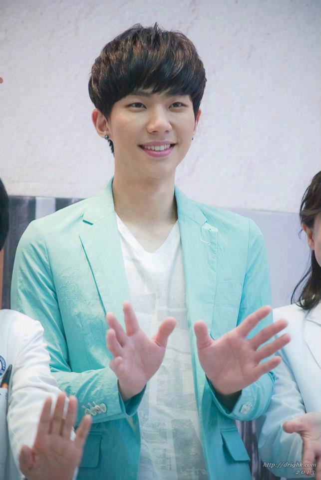 [OTHER] 130419 ZE:A Five @ Children Tumor Campaign 562428_589298077761794_774445266_n