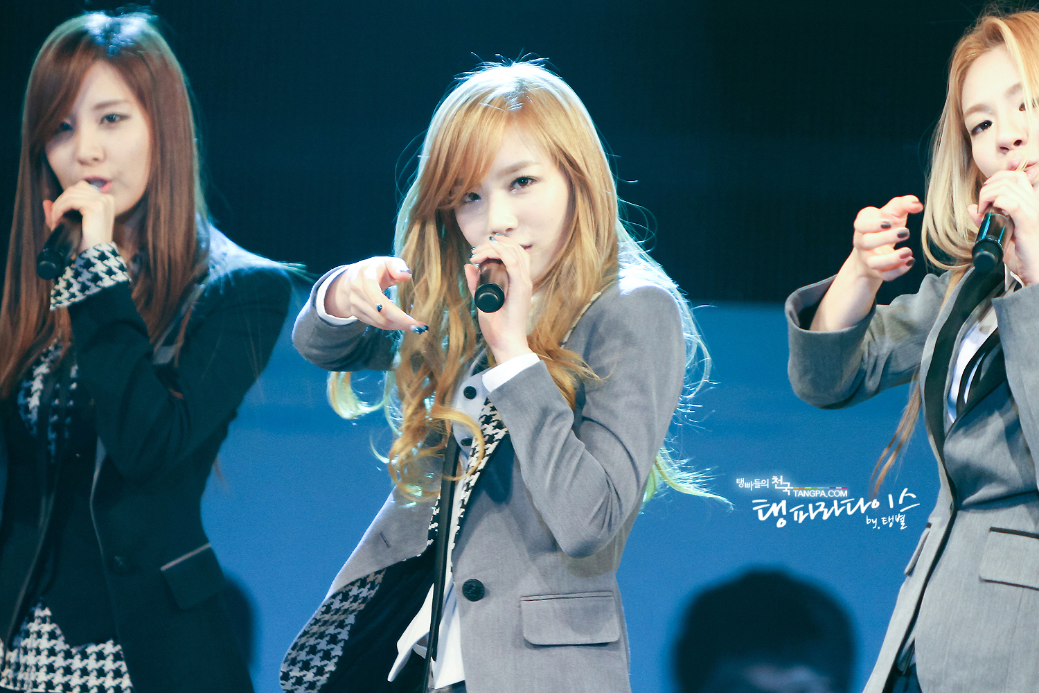 [CAPS] 2011.11.20 Taeyeon el en "Balkhiri Concert" C-249-31