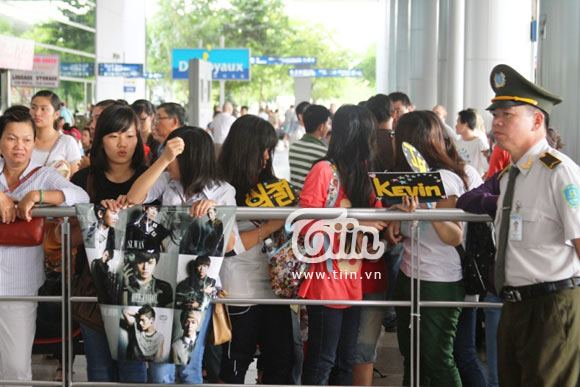 [OTHER] 121123 ZE: A @Tan Son Nhat airport & Hotel(Vietnam) 15177_503948252957537_1561081079_n