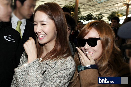 [PICS/FANTAKEN][22/11/2012]SNSD @Airport to Singapore 6ed5e563d923804c414c2e14c0df9f47