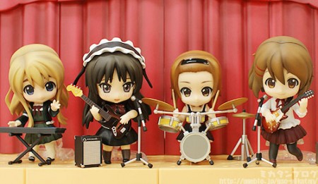 Preview : Nendoroid Yui & Mugi Live Stage Set จาก K-ON! Nendo-yui-mugi-live-09-450x261