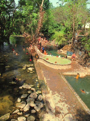 100413 - 15 : [Photo] On a trip at Karnchanaburi Img_7094