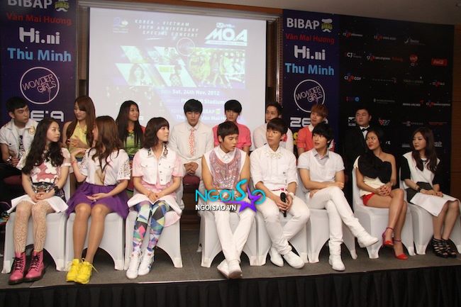 [OTHER] 121123 ZE:A @ Vietnam - MOA in Vietnam 2012 Press Conference 154341_504280922924270_179592199_n