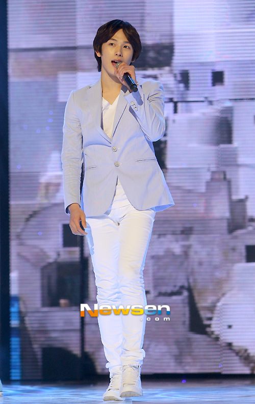 [NEWS] 130417 ZE:A Five @ Show Champion  547235_588340911190844_959672477_n