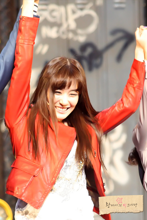 [CAPS] 2011.12.21 Tiffany en el musical "Fame" Dtuk4